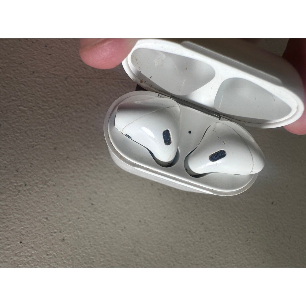 Apple AirPods 1st Generation A1523 A1722 w/ Charging Case - Tested Working